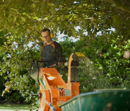 Broyeurs de branches thermiques sur chassis routier